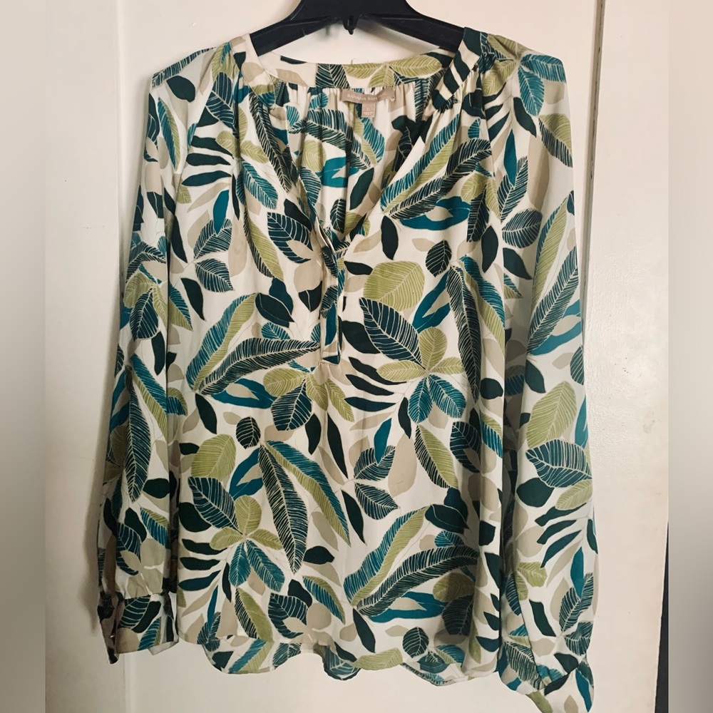 Banana Republic Green Floral Blouse- large. Great condition. 

100% polyester